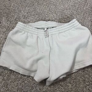 Super super cute skims shorts, XS, light cream.
